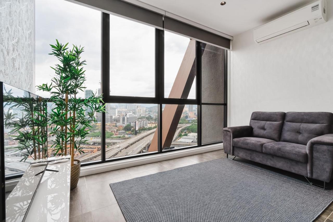 Scarletz Klcc Apartments By Soulasia Kuala Lumpur Exteriör bild