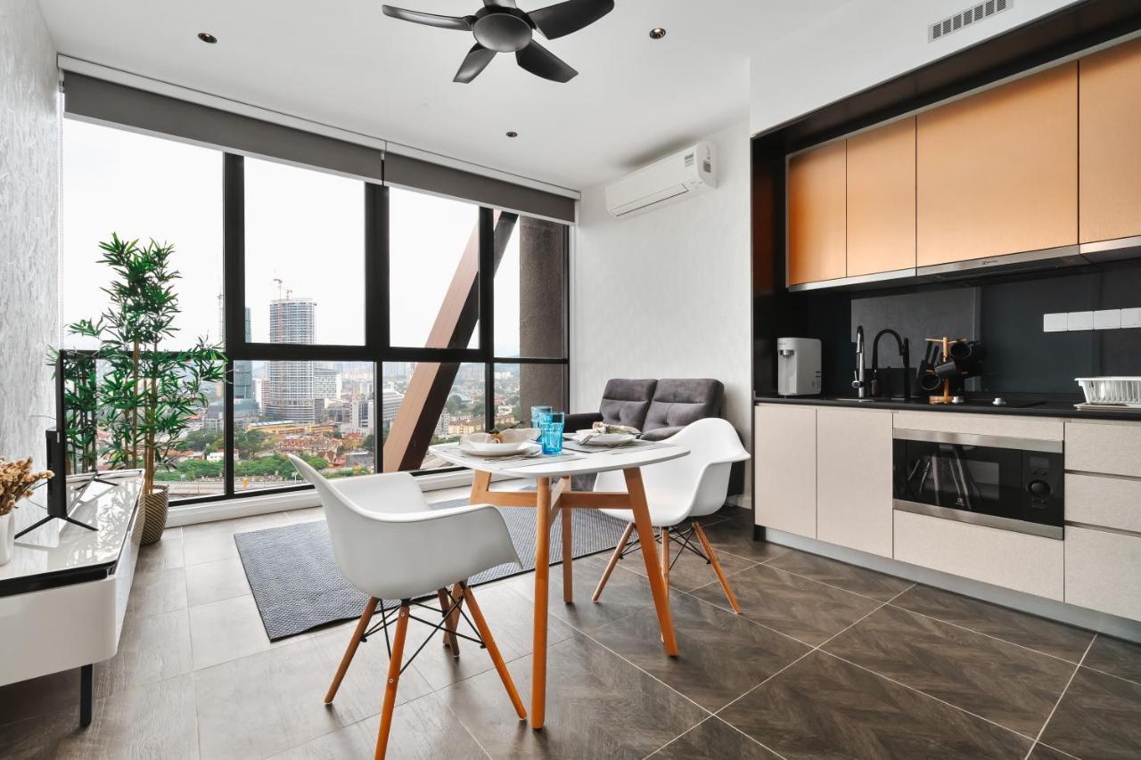 Scarletz Klcc Apartments By Soulasia Kuala Lumpur Exteriör bild