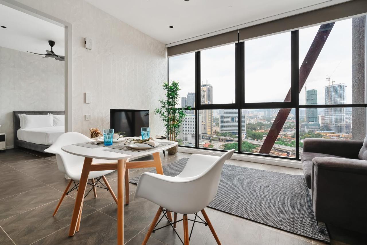 Scarletz Klcc Apartments By Soulasia Kuala Lumpur Exteriör bild