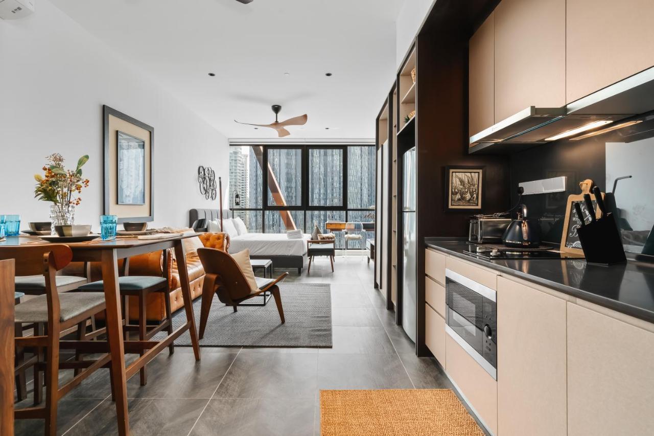 Scarletz Klcc Apartments By Soulasia Kuala Lumpur Exteriör bild