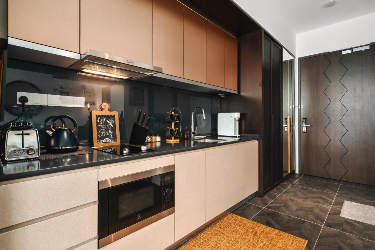 Scarletz Klcc Apartments By Soulasia Kuala Lumpur Exteriör bild