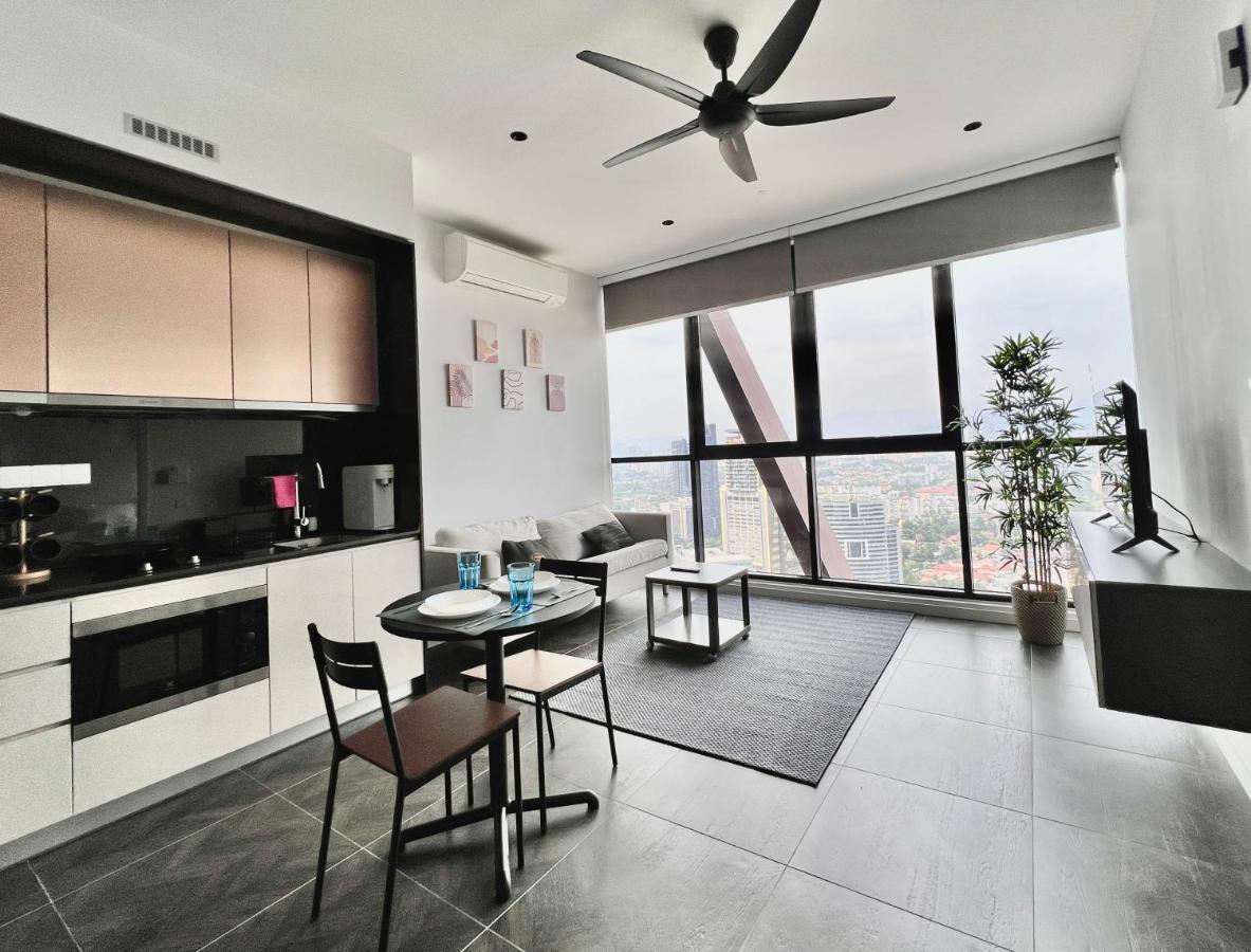 Scarletz Klcc Apartments By Soulasia Kuala Lumpur Exteriör bild