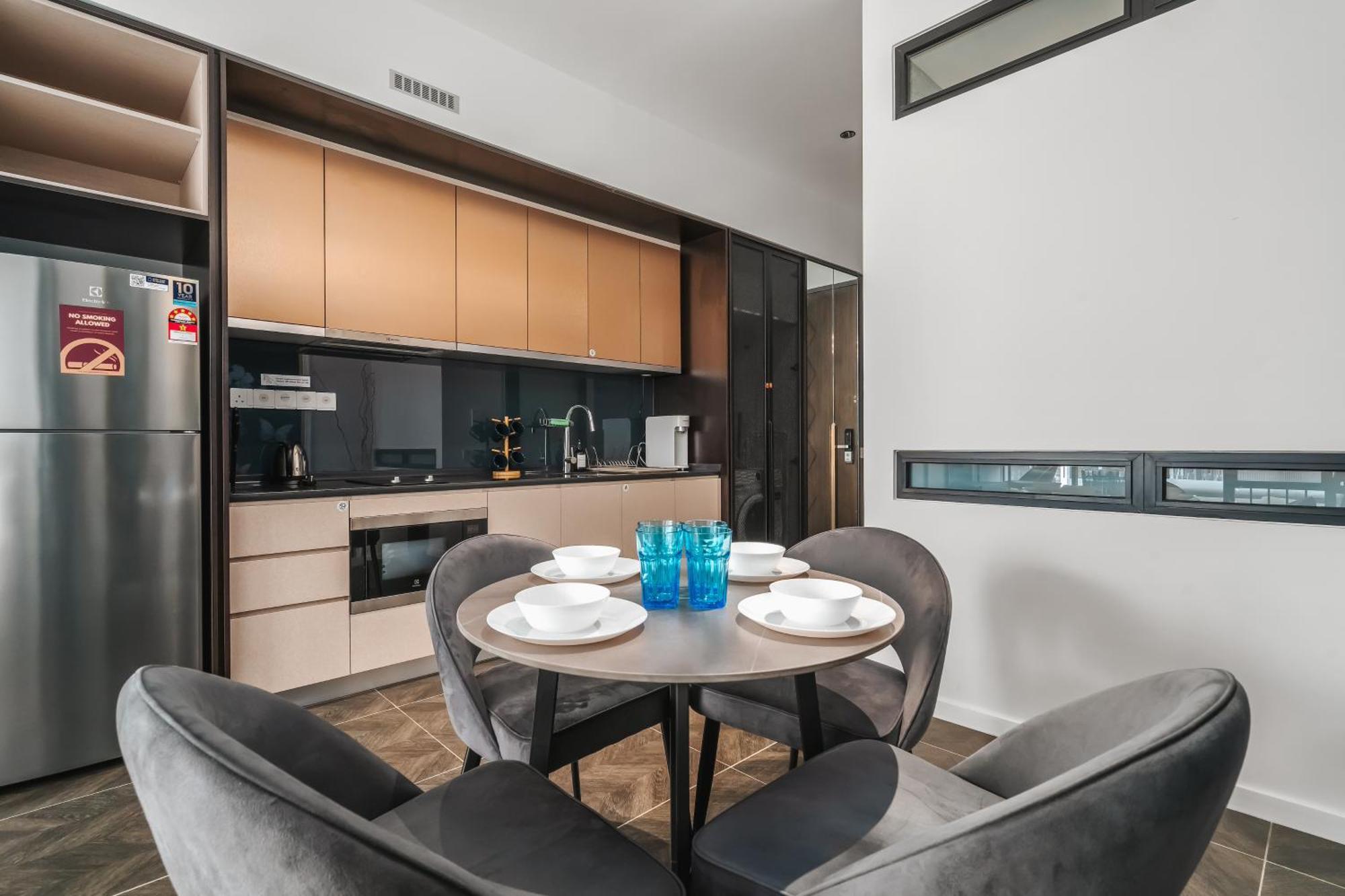 Scarletz Klcc Apartments By Soulasia Kuala Lumpur Exteriör bild