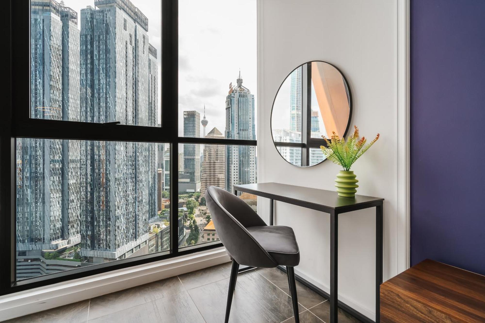 Scarletz Klcc Apartments By Soulasia Kuala Lumpur Exteriör bild