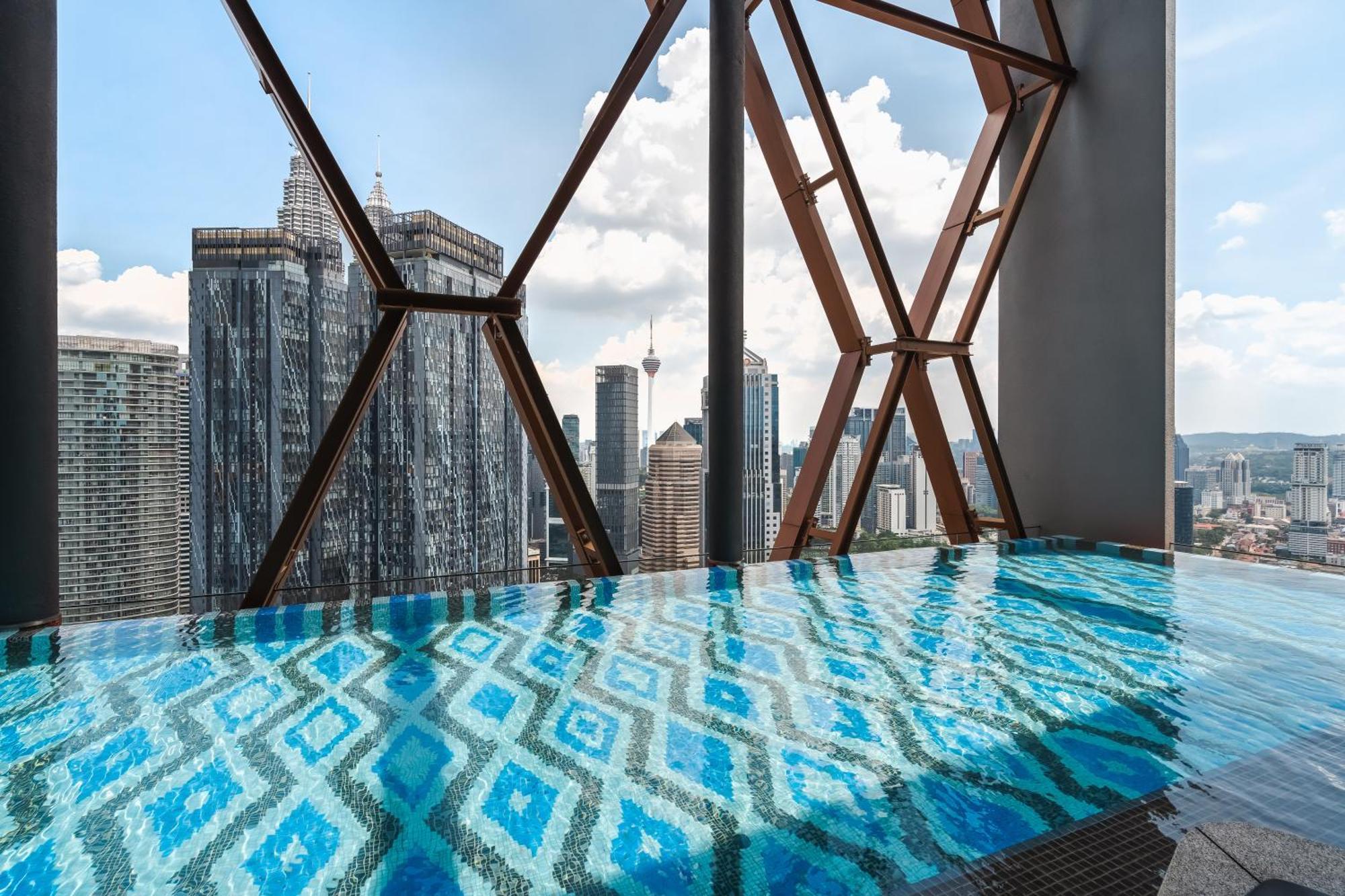 Scarletz Klcc Apartments By Soulasia Kuala Lumpur Exteriör bild