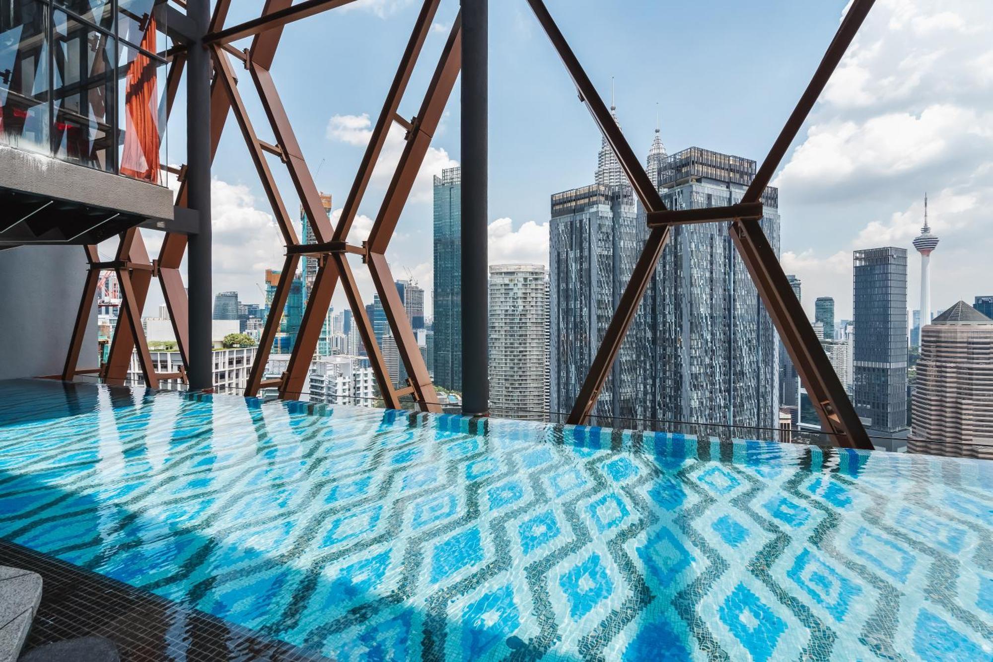 Scarletz Klcc Apartments By Soulasia Kuala Lumpur Exteriör bild